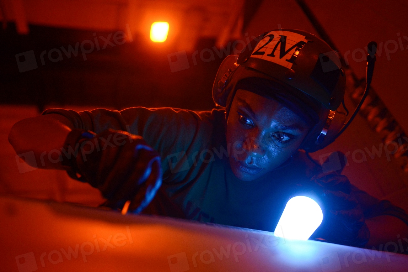 Femme technicienne (photo d'illustration)