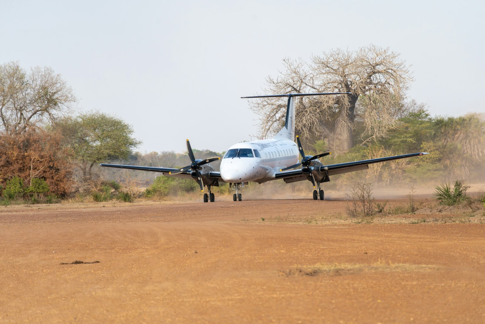 Avion sur piste en Afrique (photo d'illustration)