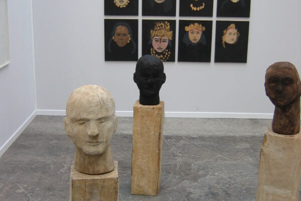 Espace de la galerie Cécile Fakhoury à une foire d'art à Paris