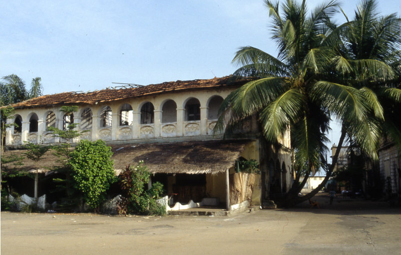 Maison de style colonial français à Grand-Bassam, Côte d'Ivoire
