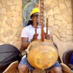 Joueur de kora à Toubab Dialaw, Sénégal